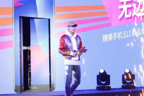 黄子韬现身成都